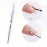 Roostevabast terasest kahe otsaga k&uuml;&uuml;nenahkade k&uuml;&uuml;nenaha eemaldaja koorimise ettevalmistav t&ouml;&ouml;riist Clean Dead Skin Circle Bevel Shovel manik&uuml;&uuml;ri pliiats