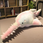 140cm Loov Saaghambaga Hai Pehmo M&auml;nguasi Pehme T&auml;idisega Multifilmi Pika Suu Kalaga Nukk Voodi Magamispadi Diivanipadi S&uuml;nnip&auml;evakingitused 55cm roosa