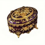 Elegant roosa emaili ehtekarp, k&otilde;rvar&otilde;ngad, s&otilde;rmused, kaelakeed metallist hoiustamiskorraldajatele, dekoratiivsed vintage kodu vitriinkapid lilla