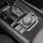 Must s&uuml;sinikkiust keskkonsooli k&auml;igukangi kleebise viimistlus Mazda 3 Axela 2020 jaoks