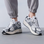 Adidas 2024 Suvi RESPONSE IG6226 Spordikadjalad 42.5