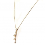 Altesse [I3153] &ndash; valge kullaga kaetud 'C&acirc;lin' kaelakee valge