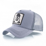 Meeste pesapallim&uuml;ts tikitud pealuu plaastriga Snapback Hip Hop Truckeri m&uuml;ts Naiste nelja hooaja hingavad v&auml;listingimustes kasutatavad visiiriga luum&uuml;tsid 56-59CM