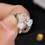 Korea luksuslikud kuupmeetrist tsirkooniumoksiidist armastuse s&uuml;damega k&otilde;rvar&otilde;ngad naistele t&uuml;drukutele h&otilde;bedav&auml;rvi pulmak&otilde;rvar&otilde;ngad moeehted h&otilde;be/valge