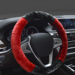 Talvine &uuml;lipehme pl&uuml;&uuml;s auto rooliratta universaalne kate, soe kunstkarusnahast auto juhtraud roolil must