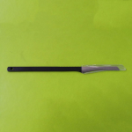 Pedik&uuml;&uuml;ri/manik&uuml;&uuml;ri k&uuml;&uuml;nte puhastusvahend k&uuml;&uuml;nenaha hooldamiseks surnud naha h&ouml;&ouml;vel must