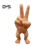 Jalgadega kahe s&otilde;rmega figuur vaigust k&auml;&auml;ride žestiga kuju skulptuur kodu kontori t&ouml;&ouml;laua raamaturiiuli kaunistus ornament j&otilde;ulufestivali kingitus kollane