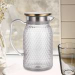 Joogikann K&uuml;lma vee karahvin Selge siseruumides v&auml;lirestoran Hotell Piim steel lid argent