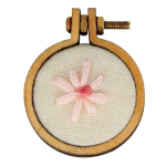 10 pendentifs ronds &agrave; broder 2,4 cm