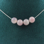 Pierres et Min&eacute;raux. Collier 4 perles Quartz rose de Madagascar 8 mm Chaine en acier Collier femmes, hommes. Taille personnalisable.