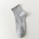 Suvised naiste &uuml;hev&auml;rvilised hingavad sokid L&otilde;hnavastased higisokid Suvised spordisokid 1pair valge