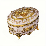 Elegant roosa emaili ehtekarp, k&otilde;rvar&otilde;ngad, s&otilde;rmused, kaelakeed metallist hoiustamiskorraldajatele, dekoratiivsed vintage kodu vitriinkapid