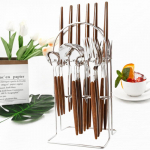 24 tk naturaalsest bambusest k&auml;epidemega s&ouml;&ouml;giriistade komplekt roostevabast terasest perekonna s&ouml;&ouml;giriistad koos 1 tk h&otilde;ben&otilde;ude hoidikuga B-wooden handle-silver