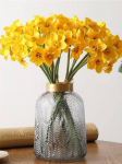 1 kimp kunstlikke nartsissi&otilde;isi, kunstlikke nartsissi&otilde;isi, siidist v&otilde;ltslilli, pulmadeks m&otilde;eldud lillekimp kodupeoks, pulmakontori kaunistuseks kollane