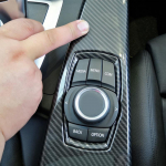 S&uuml;sinikkiust ABS-i sisekeskkonna multimeediapaneeli katteviimistlus BMW 3. seeriale F30 F34 4. seeriale F33 F36 2014 2015 2016 2017