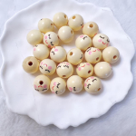 Uued 20 tk naeratavad puidust &uuml;mmargused m&auml;nnipuidust helmed ehete valmistamiseks DIY loominguline k&auml;ev&otilde;ru, kaelakee k&auml;sitsi valmistatud