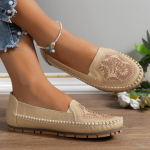 Suures suuruses &otilde;mmeldud naiste lamedad p&uuml;ksid 40