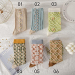 Naiste retro reljeefsed pikad sokid &ndash; kogu hooaja trendikas Mid-Tube Number 6, One Size