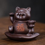 Loomingulised Lucky Cat kuju kaunistused Hiina Yixing k&auml;sitsi valmistatud lilla savitee Lemmiklooma skulptuur tee kujukeste k&auml;sit&ouml;&ouml; Teekomplekti kaunistus 8x7.8x7.5cm
