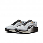 Nike Air Winflo 11 SE 'Valge Hele Suitsuhall Must' HQ7975-100 EU 45 valge/metallist kuldset v&auml;rvi