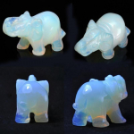 Valge Lanka kuukivi k&auml;sitsi nikerdatud elevant-opaal kalliskivist ehispaberkandjal k&auml;sit&ouml;&ouml;na valmistatud j&otilde;ulukink