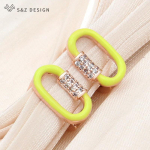 Moodsad r&otilde;ngakujulised munakujulised roosikuldsed emailiga k&otilde;rvar&otilde;ngad naistele ehted kuubiktsirkooniumoksiidist k&otilde;rvatropid