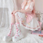 mood Paksu tallaga saapad 2024 Uued punk keskmised torusaapad naistele Euroopa Ameerika Armsad v&uuml;rtsikad t&uuml;drukud Mootorrattasaapad Mood Talvine soe king 42