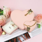 S&uuml;damekujuline ehtekarp S&uuml;nnip&auml;evakingitused Aksessuaarid S&otilde;brap&auml;eva pakendamine &uuml;mbris Hoiukorraldaja punane