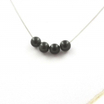Pierres et Min&eacute;raux. Collier 4 perles Obsidienne noire 8 mm Chaine en acier inoxydable.