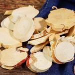 Uus kuivatatud viie s&otilde;rmega virsik Hiina taimne ravim viie s&otilde;rmega virsikutee 500g Five Fingers Peach Slices