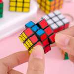 Fashion Magic Cube v&otilde;tmehoidja Fidget Toy Mini 3x3x3cm v&otilde;tmehoidja naistele meestele kingitus 1pc
