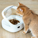 Uus Petoneer NutriCare S&ouml;&ouml;tur, mis on kohandatud mitme lemmikloomaga kodudele Lemmikloomas&ouml;&ouml;tur Kassi ja Koera S&ouml;&ouml;tur Rakendusega white