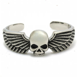 Vana gooti stiilis inglitiibade pealuu k&auml;ev&otilde;ru meeste punkbiker-ehete armastajatele