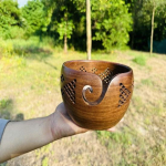 Puidust l&otilde;ngakauss K&auml;sitsi valmistatud puidust l&otilde;ngakauss kudumiseks ja heegeldamiseks kudumikauss Kingitus tema vanavanemate p&auml;evaks