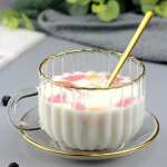 Majapidamises kasutatava k&auml;epidemega k&otilde;rgele temperatuurile vastupidav suure mahutavusega klaasist k&otilde;rvitsa piima kohvi hommikus&ouml;&ouml;gitass