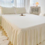 1 tk &uuml;hev&auml;rviline voodiseelik pitsiga, igal aastaajal volangidega voodikate Queen/king roupa de cama(Ilma padjap&uuml;&uuml;rita) 150x200x45cm 1pc