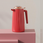 Soojust s&auml;ilitav pott kodumajapidamises kasutatav k&otilde;rgkvaliteetne press-t&uuml;&uuml;pi suure mahutavusega kuumaveepudel, klaasist sisemine anum soojuse s&auml;ilituspudel 1600ml punane