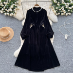 Pikkade varrukatega kleidid Alline k&uuml;ljelt l&otilde;hikuga kalasaba p&auml;rliga kleit Kilpkaelusega Luksuslikud &otilde;htupeokleidid, millel on taga t&otilde;mblukk S bordoo