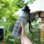 1000 ml veepudel, motiveeriv sportlik veepudel 1000ML must