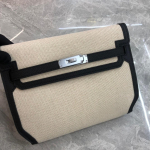 2025 Uus kott L&otilde;uend &Uuml;lemise kihiga veisenahast Crossbody kott Kaenla alla Postikoti stiilis Vabaaja pandlaga Nahast Naiste kott Length 25x Thickness 4x Height 20cm must