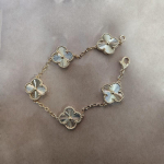 Boutique Neljak&auml;pa Ristikheina Viie &Otilde;iega K&auml;ev&otilde;ru 18K Kerge Luksus Ins Disain Mood Peen Mitmek&uuml;lgne Meeste ja Naiste Mudelid K&auml;ev&otilde;ru Boutique Bracelet