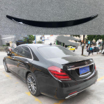Mercedes S-klass W222 AMG stiilis tagaspoiler, l&auml;ikiv must s&uuml;sinikkiust muster, 2014-2020, puurimist ei vaja. Gloss Black