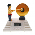 Kella vaigistamise edasil&uuml;kkamise funktsioon akutoitega Great Bruce-Lee Knock The Gong Valendab kontorikella k&otilde;rval valge