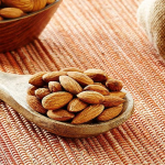 Vedaka populaarsed terve California mandlid 100 GM