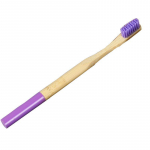 Keskkonnas&otilde;bralik bambusest hambaharjade komplekt v&auml;rviliste s&ouml;ekarvadega lilla