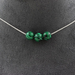 Pierres et Min&eacute;raux. Collier 3 perles Malachite (avec r&eacute;sine) 8 mm. Chaine en acier Collier femmes, hommes. Taille personnalisable.