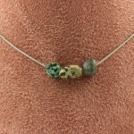 Pierres et Min&eacute;raux. Collier 3 perles Turquoise Africaine d'Afrique Chaine en acier Collier femmes, hommes. Taille personnalisable.