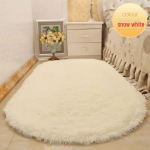 Puhas siidvaip magamistuppa v&otilde;i elutuppa - Pl&uuml;&uuml;sist pikk diivan ja voodi&auml;&auml;rne pleed 60x90 cm