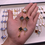 Boutique Neljak&auml;pa Ristikheina Viie &Otilde;iega K&auml;ev&otilde;ru 18K Kerge Luksus Ins Disain Mood Peen Mitmek&uuml;lgne Meeste ja Naiste Mudelid K&auml;ev&otilde;ru Boutique Bracelet