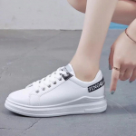 Uusimad kevad-s&uuml;gis valged kingad naistele platvormkingad naiste moesneakerid k&otilde;rgekvaliteedilised PU vabaajajalatsid naiste mokassiinid 35